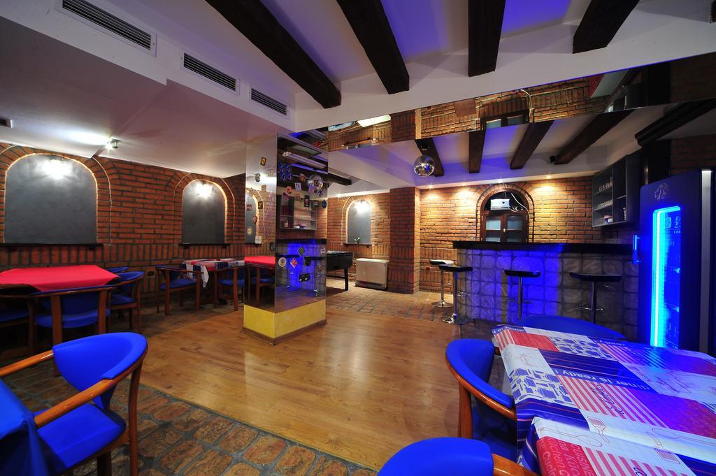 Hostel Bed N Beer เบลเกรด ภายนอก รูปภาพ